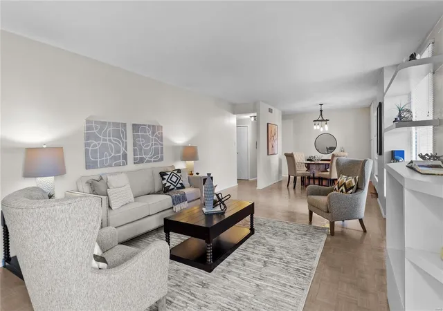 Photo 4 of Condo for sale at 4501 Lindell Blvd #4J, Saint Louis, MO 63108 | MLS# 25017711 | Listing updated on 2025-03-26