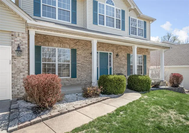 Photo 3 of Single family home for sale at 1 Crystal Cvs, Saint Charles, MO 63301 | MLS# 25017718 | Listing updated on 2025-03-27