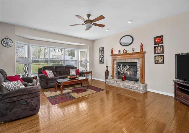 Photo 3 of Single family home for sale at 1 Crystal Cvs, Saint Charles, MO 63301 | MLS# 25017718 | Listing updated on 2025-03-27