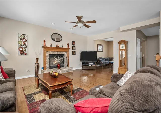 Photo 4 of Single family home for sale at 1 Crystal Cvs, Saint Charles, MO 63301 | MLS# 25017718 | Listing updated on 2025-03-27