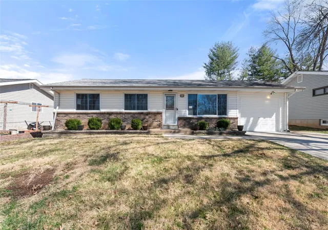 Photo 1 of Single family home for sale at 2414 Banister Dr, Saint Louis, MO 63125 | MLS# 25017777 | Listing updated on 2025-03-26