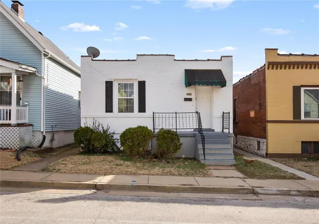 Photo 1 of Single family home for sale at 4324 Delor St, Saint Louis, MO 63116 | MLS# 25017781 | Listing updated on 2025-03-29