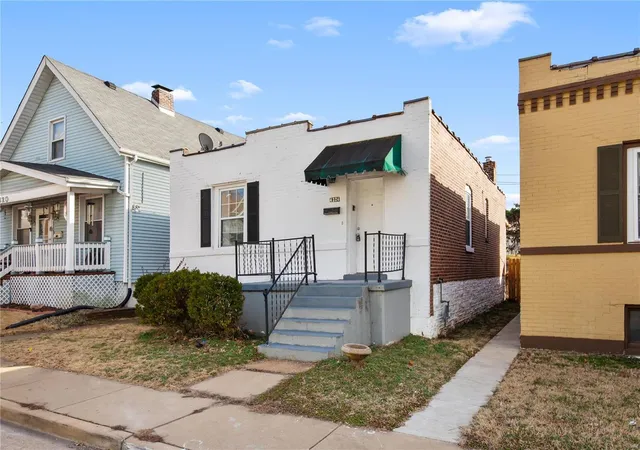 Photo 1 of Single family home for sale at 4324 Delor St, Saint Louis, MO 63116 | MLS# 25017781 | Listing updated on 2025-03-29