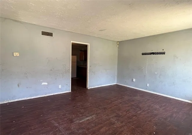 Photo 2 of Single family home for sale at 5319 Elsie Ave, Saint Louis, MO 63135 | MLS# 25017800 | Listing updated on 2025-03-24
