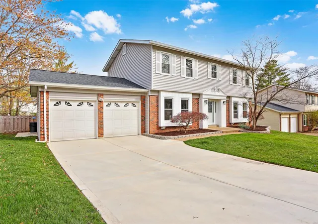 Photo 3 of Single family home for sale at 13340 Windbrooke Ln, Saint Louis, MO 63146 | MLS# 25017894 | Listing updated on 2025-04-02