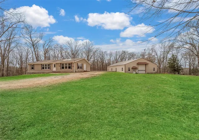 Photo 1 of Single family home for sale at 6673 Red Bud, Fulton, MO 65251 | MLS# 25017898 | Listing updated on 2025-03-27