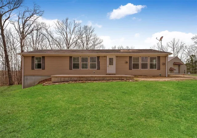 Photo 2 of Single family home for sale at 6673 Red Bud, Fulton, MO 65251 | MLS# 25017898 | Listing updated on 2025-03-27