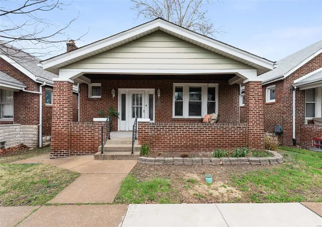 Photo 1 of Single family home for sale at 2825 Knox Ct, Saint Louis, MO 63139 | MLS# 25017987 | Listing updated on 2025-04-03
