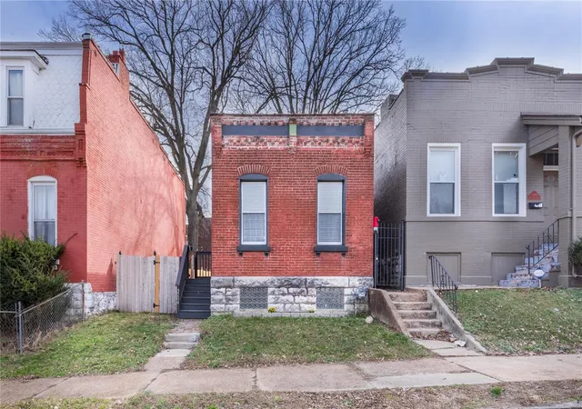 Photo 1 of Single family home for sale at 3204 Winnebago St, Saint Louis, MO 63118 | MLS# 25017996 | Listing updated on 2025-03-26