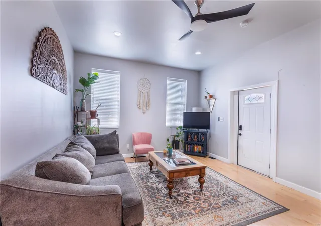 Photo 4 of Single family home for sale at 3204 Winnebago St, Saint Louis, MO 63118 | MLS# 25017996 | Listing updated on 2025-03-26