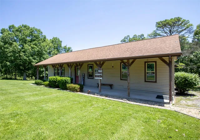 Photo 20 of Single family home for sale at 37132 State Hwy Hh, Patton, MO 63662 | MLS# 25018023 | Listing updated on 2025-03-28