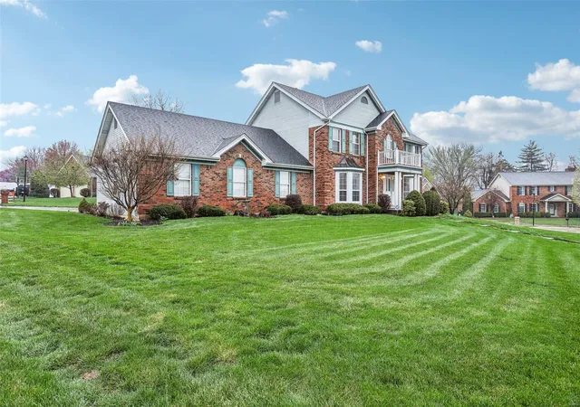 Photo 3 of Single family home for sale at 33 Cambrian Way, Saint Charles, MO 63301 | MLS# 25018179 | Listing updated on 2025-03-28