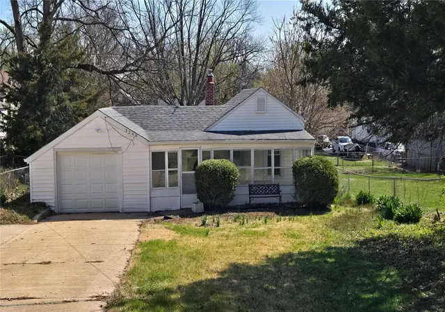 Photo 1 of Single family home for sale at 3240 Airway Ave, Saint Louis, MO 63114 | MLS# 25018208 | Listing updated on 2025-03-25