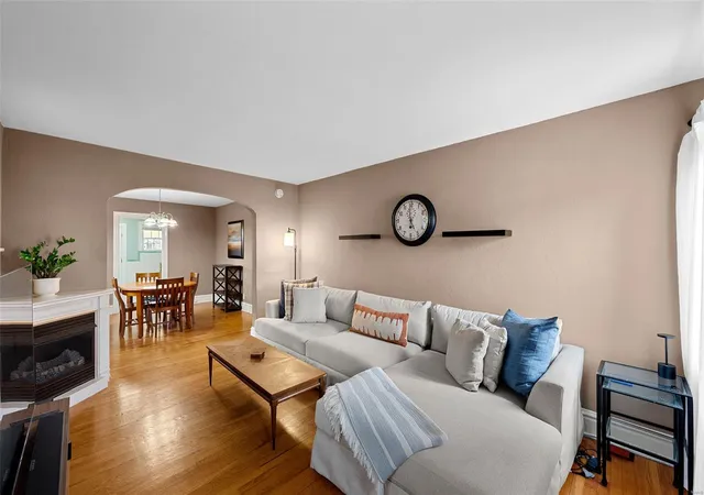 Photo 3 of Single family home for sale at 5342 Lindenwood Ave, Saint Louis, MO 63109 | MLS# 25018236 | Listing updated on 2025-03-26