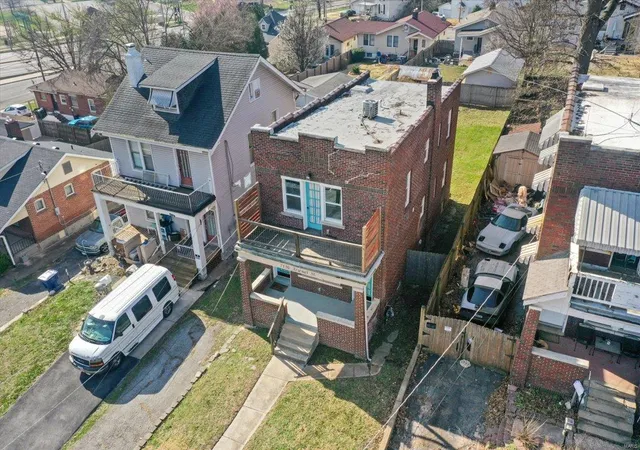 Photo 3 of Single family home for sale at 7120 Aresenal St, Saint Louis, MO 63143 | MLS# 25018693 | Listing updated on 2025-03-27