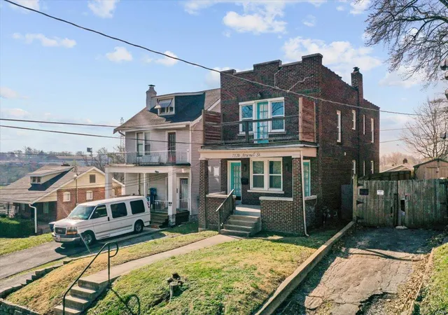 Photo 4 of Single family home for sale at 7120 Aresenal St, Saint Louis, MO 63143 | MLS# 25018693 | Listing updated on 2025-03-27