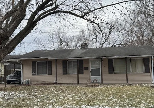 Photo 1 of Single family home for sale at 818 Saint Thomas Ln, East Saint Louis, IL 62206 | MLS# 25018695 | Listing updated on 2025-03-26