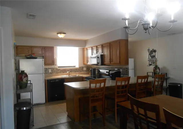 Photo 2 of Condo for sale at 12954 Bryce Cyn Dr #E, Maryland Heights, MO 63043 | MLS# 25018700 | Listing updated on 2025-03-27