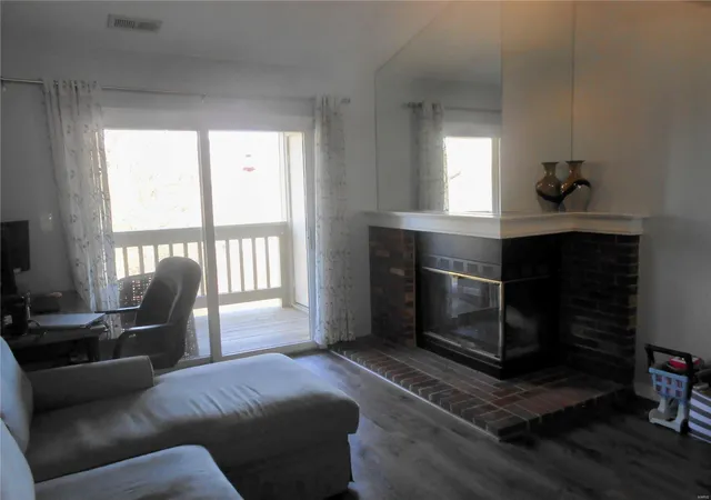 Photo 4 of Condo for sale at 12954 Bryce Cyn Dr #E, Maryland Heights, MO 63043 | MLS# 25018700 | Listing updated on 2025-03-27