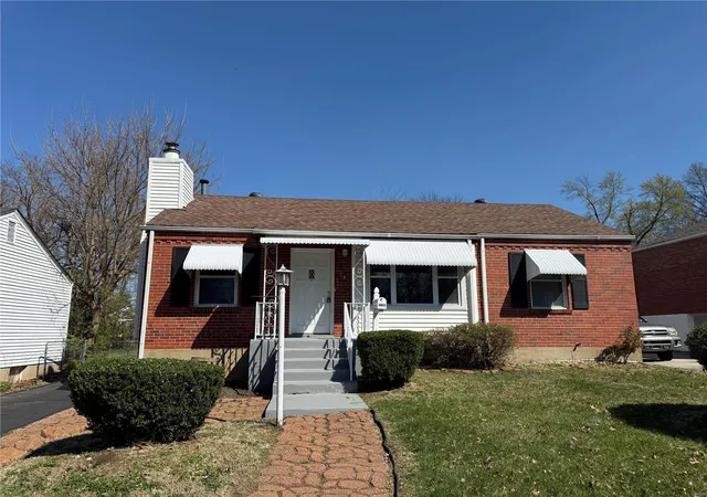Photo 10 of Single family home for sale at 3700 Ashby Rd, Saint Ann, MO 63074 | MLS# 25018702 | Listing updated on 2025-03-27