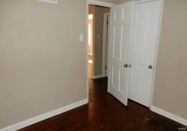 Photo 8 of Single family home for sale at 5533 Sunbury Ave, Saint Louis, MO 63136 | MLS# 25018711 | Listing updated on 2025-03-26
