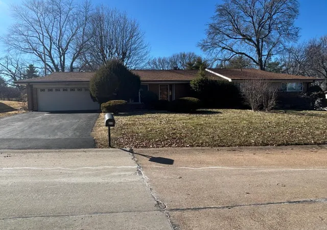 Photo 1 of Sale Pending at 849 Charlesgate Dr, Saint Louis, MO 63132 | MLS# 25018717 | Listing updated on 2025-03-28