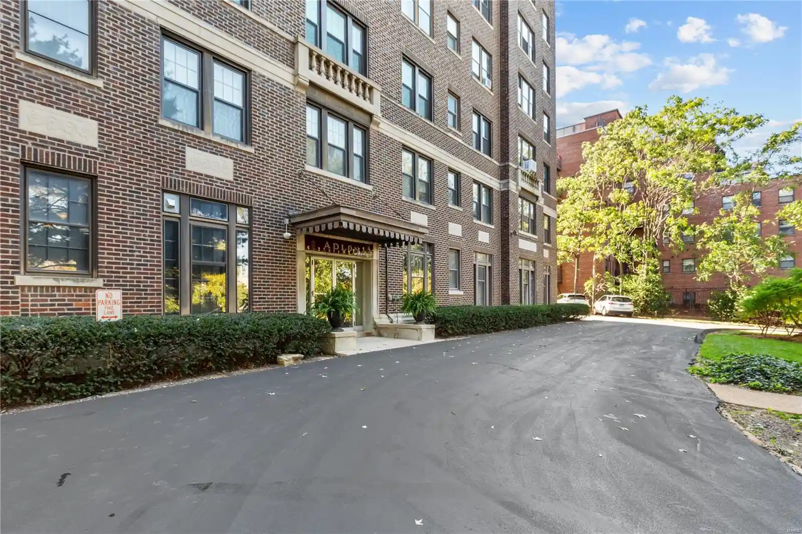 Listing Photo 1 - Condo for sale in 3438 Russell Blvd located at 3438 Russell Blvd, St. Louis, MO 63104 - Unit #202