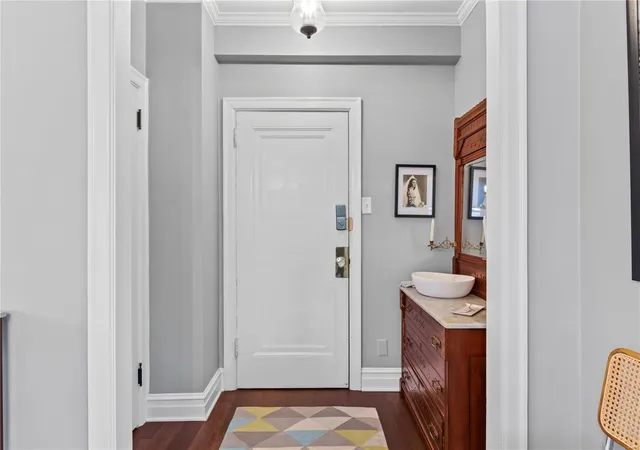 Listing Photo 2 - Condo for sale in building located at 3438 Russell Blvd, St. Louis, MO 63104 - Unit #202