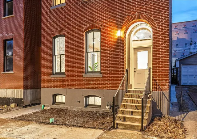 Photo 1 of Single family home for sale at 1002 Barton St, Saint Louis, MO 63104 | MLS# 25018837 | Listing updated on 2025-03-27