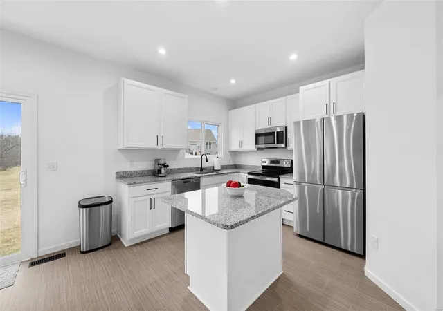 Photo 2 of Condo for sale at 216 Old Moray Pl, Saint Charles, MO 63301 | MLS# 25018852 | Listing updated on 2025-03-27
