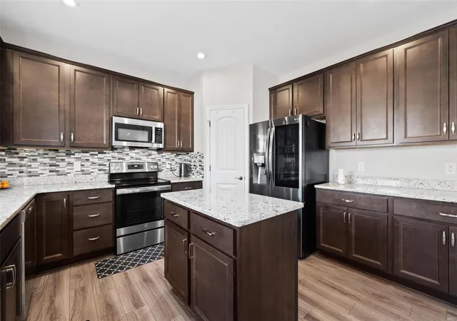 Photo 3 of Condo for sale at 905 Sugar Pear St, Saint Charles, MO 63301 | MLS# 25018867 | Listing updated on 2025-03-27