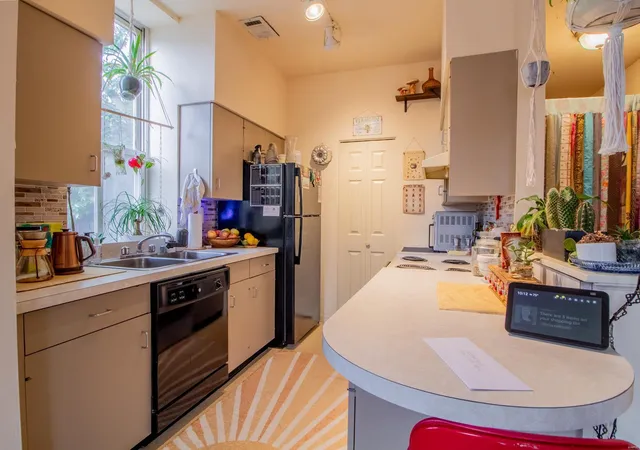 Photo 4 of Multi family home for sale at 2325 S 10th Street, Saint Louis, MO 63104 | MLS# 25018878 | Listing updated on 2025-03-31