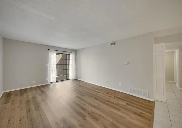 Listing Photo 4 - Condo for sale in building located at 1420 Heritage, St. Charles, MO 63303 - Unit #207