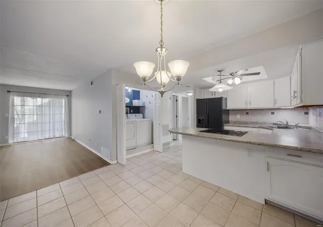 Listing Photo 5 - Condo for sale in building located at 1420 Heritage, St. Charles, MO 63303 - Unit #207