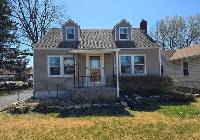 Photo 2 of Single family home for sale at 10516 Wurdack Ave, Saint Louis, MO 63114 | MLS# 25018934 | Listing updated on 2025-03-26