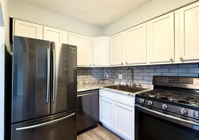 Listing Photo 3 - Condo for sale in building located at 6911 Colonial Woods Dr, St. Louis, MO 63129 - Unit #5