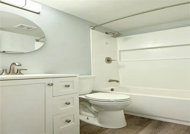 Listing Photo 4 - Condo for sale in building located at 6911 Colonial Woods Dr, St. Louis, MO 63129 - Unit #5
