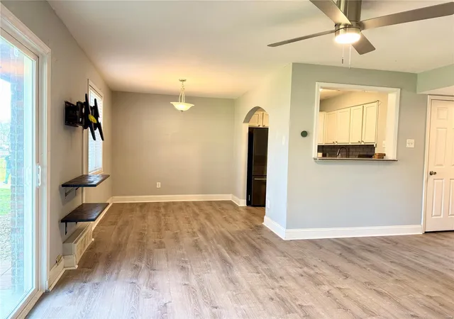 Listing Photo 5 - Condo for sale in building located at 6911 Colonial Woods Dr, St. Louis, MO 63129 - Unit #5