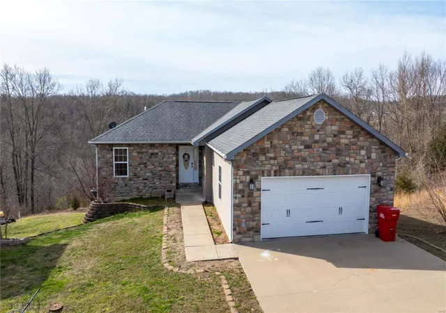 Photo 1 of Single family home for sale at 16216 Hailey Ln, Saint Robert, MO 65584 | MLS# 25018969 | Listing updated on 2025-03-27