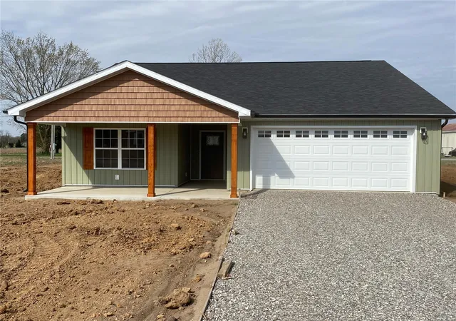 Photo 1 of Single family home for sale at 6 Powers Ln, Sikeston, MO 63801 | MLS# 25018976 | Listing updated on 2025-03-28