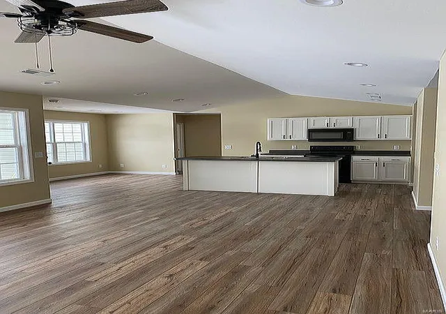 Photo 2 of Single family home for sale at 6 Powers Ln, Sikeston, MO 63801 | MLS# 25018976 | Listing updated on 2025-03-28