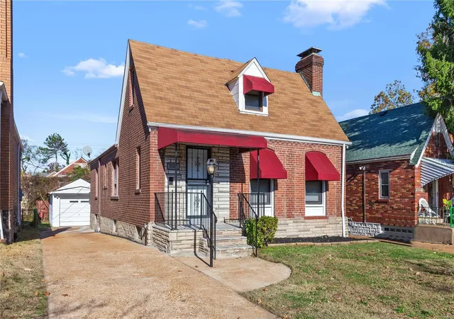Photo 2 of Single family home for sale at 1531 Switzer Ave, Saint Louis, MO 63147 | MLS# 25018985 | Listing updated on 2025-03-30