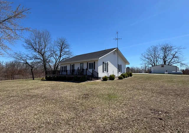 Photo 2 of Single family home for sale at 31061 Route Ff, Hunnewell, MO 63443 | MLS# 25018989 | Listing updated on 2025-03-27