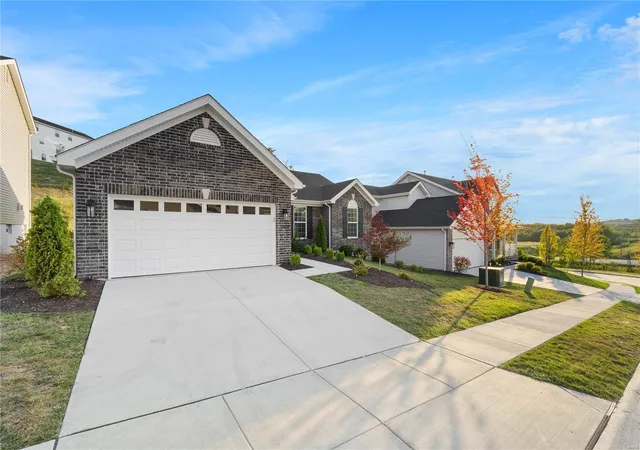 Photo 3 of Single family home for sale at 7405 Shadow Point Dr, Saint Louis, MO 63129 | MLS# 25019004 | Listing updated on 2025-03-28