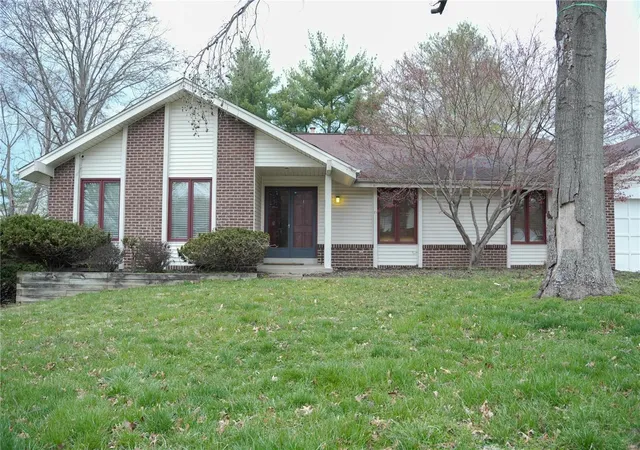 Photo 1 of Single family home for sale at 12923 Somerton Ridge Dr, Saint Louis, MO 63141 | MLS# 25019038 | Listing updated on 2025-03-28
