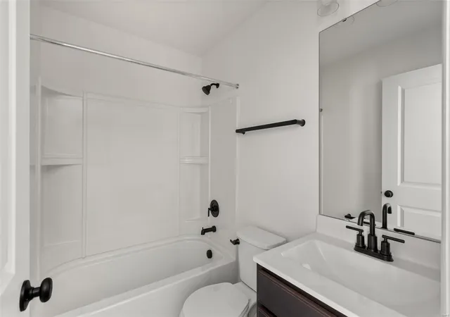 Photo 1 of Single family home for sale at 28 Shady Elm Ct, Saint Charles, MO 63301 | MLS# 25019040 | Listing updated on 2025-03-27