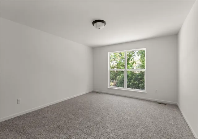 Photo 4 of Single family home for sale at 28 Shady Elm Ct, Saint Charles, MO 63301 | MLS# 25019040 | Listing updated on 2025-03-27