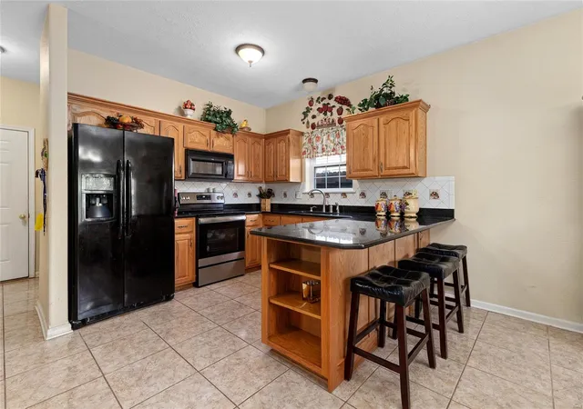 Photo 2 of Single family home for sale at 22884 Honeysuckle Rd, Saint Robert, MO 65584 | MLS# 25019056 | Listing updated on 2025-03-27