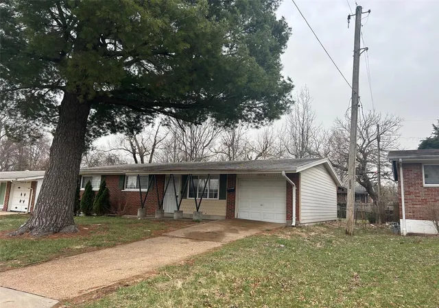 Photo 1 of Single family home for sale at 10314 Viscount Dr, Saint Louis, MO 63136 | MLS# 25019059 | Listing updated on 2025-03-27