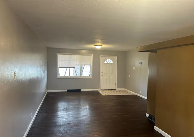 Photo 2 of Single family home for sale at 10314 Viscount Dr, Saint Louis, MO 63136 | MLS# 25019059 | Listing updated on 2025-03-27